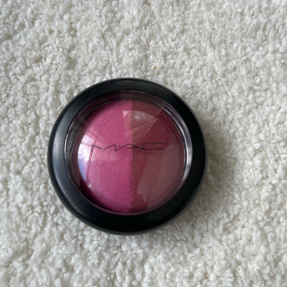 MAC Band of Roses Mineralized Blush - Picture 2 of 3